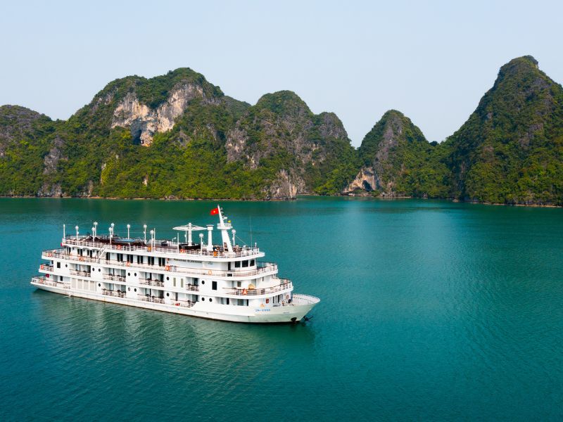 DAY 2: Hanoi - Ha Long bay with Overnight on Cruise (B/L/D)