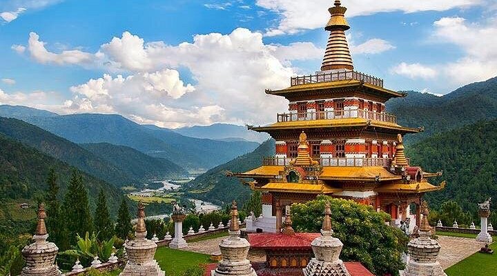 Day 07 : Drive to Paro and hike to Khamsum Yulley. Overnight at hotel